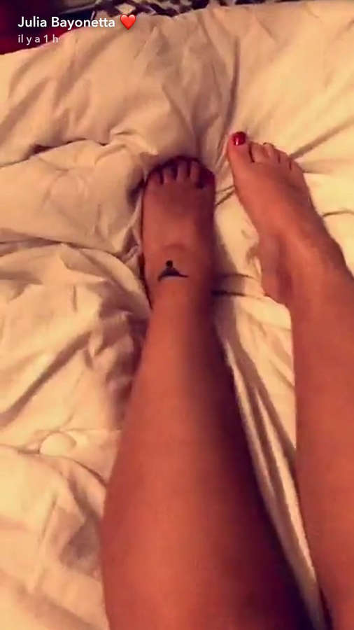 Julia Beynon Feet