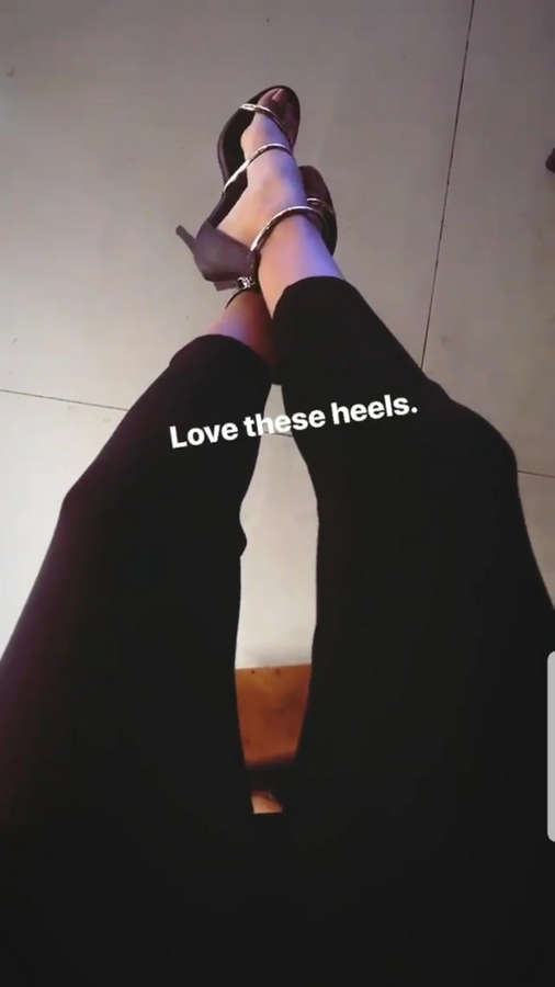 Amanda Salas Feet