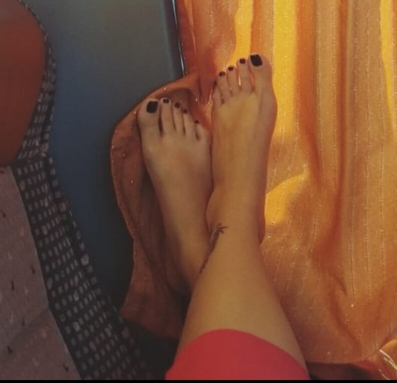 Evelina Nikoliza Feet