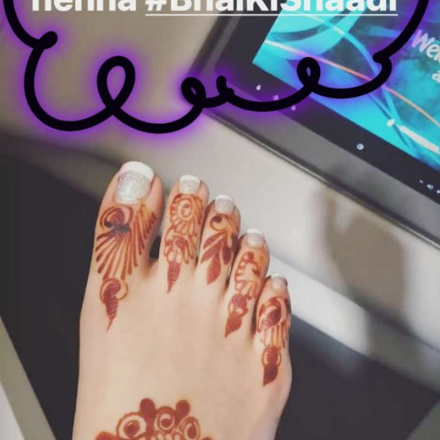Urvashi Rautela Feet