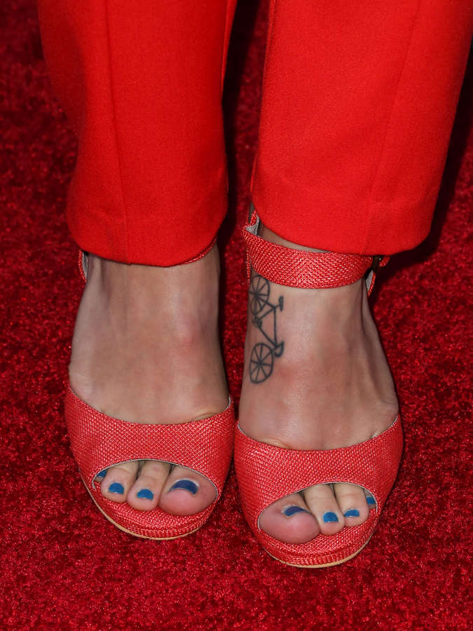 Melissa Benoist Feet