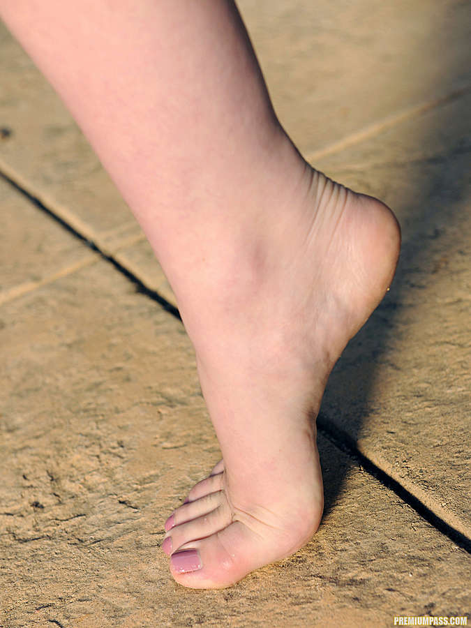 Kagney Lynn Karter Feet