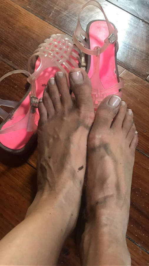 Dafne Fernandez Feet