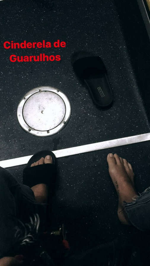 Manu Gavassi Feet