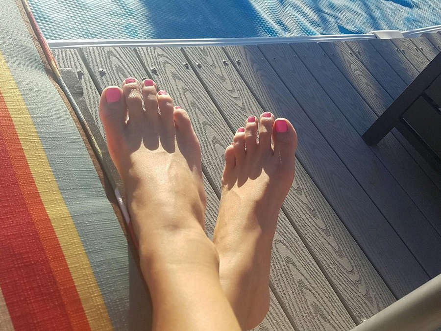 Mandy Flores Feet
