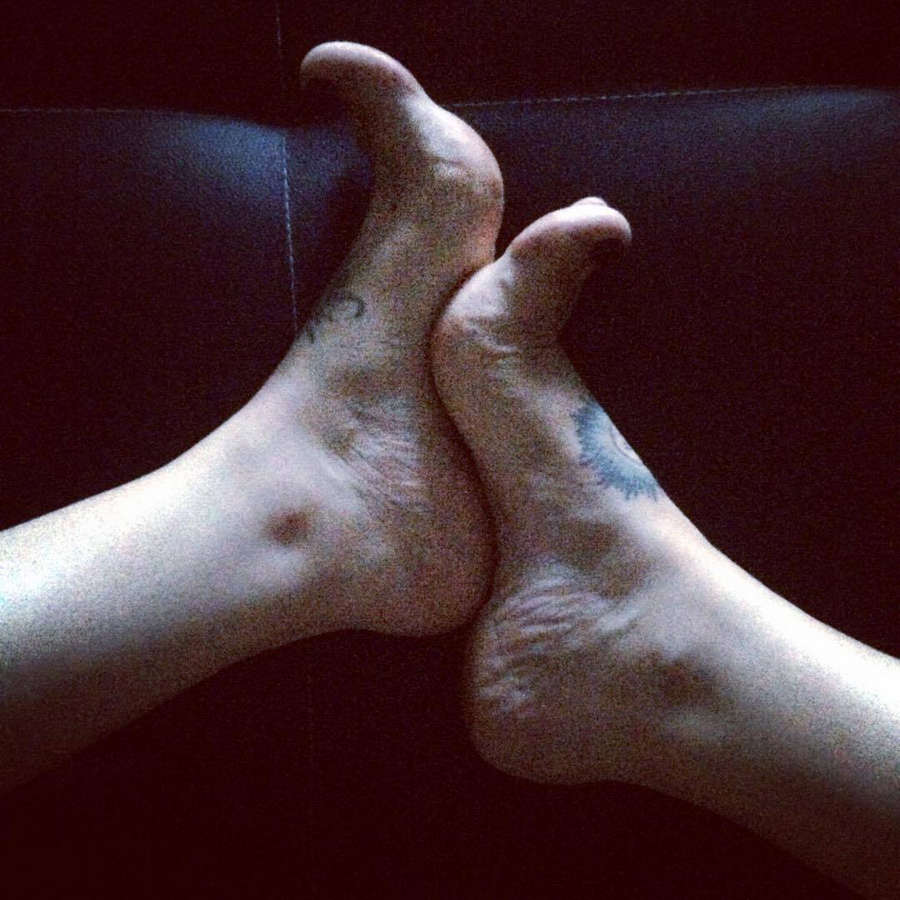 Minerva Pons Feet