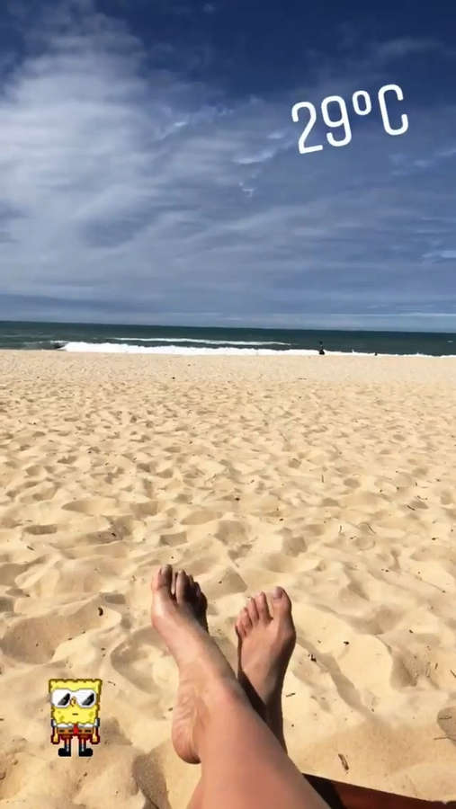 Livia Andrade Feet