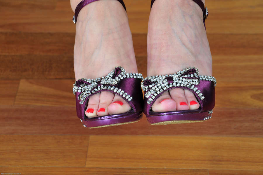 Rita Peach Feet