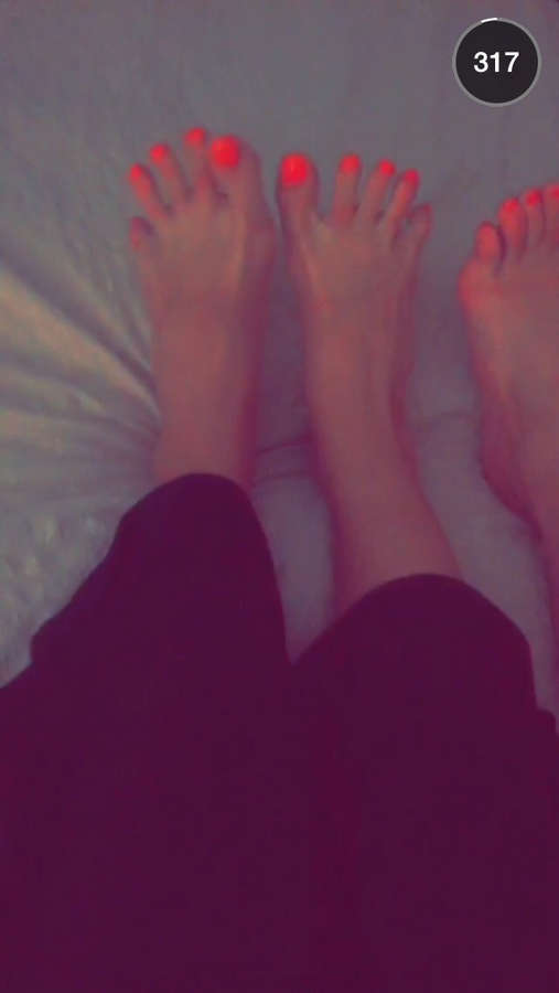 Caroline Receveur Feet