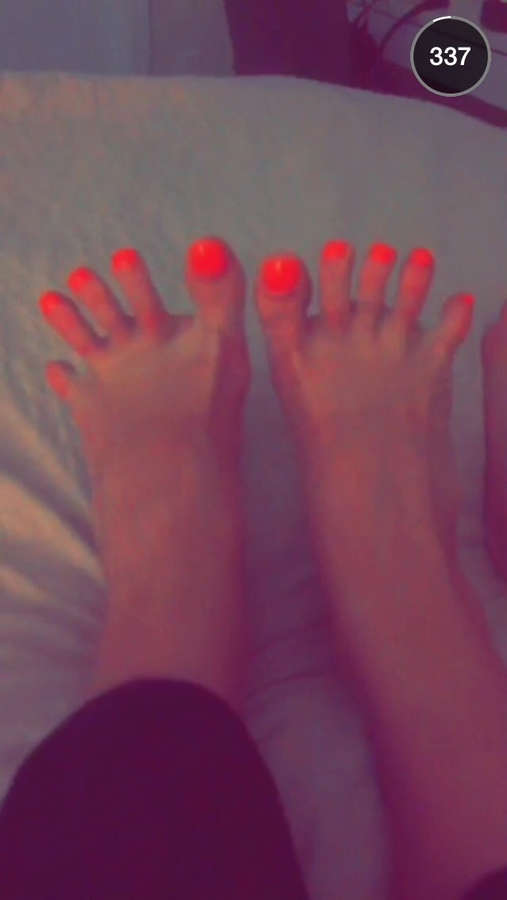 Caroline Receveur Feet